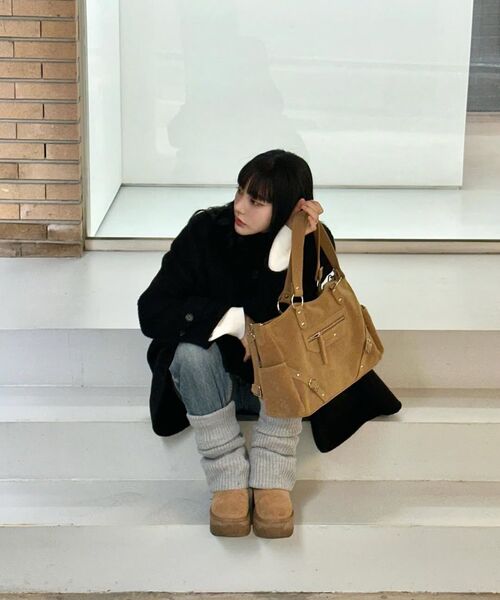 ANOETIC（アノエティック）の「ANC STUD RING BAG_SUEDE CAMEL（ショルダーバッグ・レディース・キャメル・FREE）」の11枚目の写真