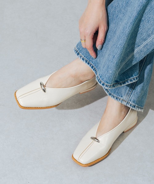 EVOL(イーボル)の「【柔らかい・22.0-25.0cm展開】スクエアメタルフラットパンプス JA5977(パンプス・レディース・ブラック/アイボリー/ベージュ・22.0cm/22.5cm/23.0cm/23.5cm/24.0cm/24.5cm/25.0cm)」の19枚目の写真