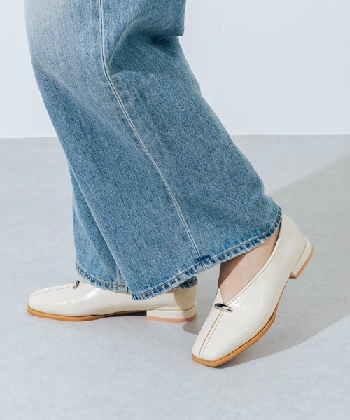 EVOL(イーボル)の「【柔らかい・22.0-25.0cm展開】スクエアメタルフラットパンプス JA5977(パンプス・レディース・ブラック/アイボリー/ベージュ・22.0cm/22.5cm/23.0cm/23.5cm/24.0cm/24.5cm/25.0cm)」の21枚目の写真