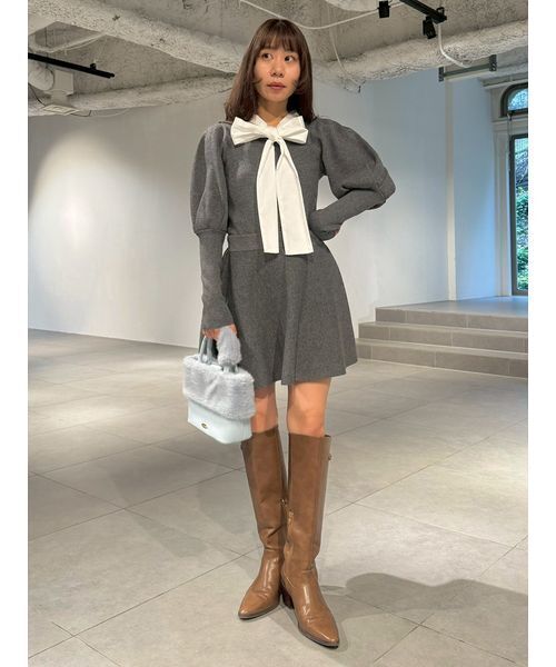 LILY BROWN(リリーブラウン)の「ボウタイニットセットアップ(ワンピース・レディース・モカ/ネイビー/グレー・F)」の13枚目の写真