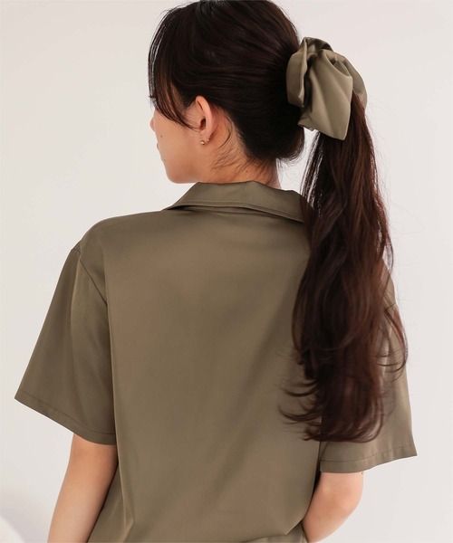 miette(ミエット)の「サテンセットアップシュシュセット(セットアップ・レディース・カーキ/チャコール/ネイビー・L/M/S)」の6枚目の写真