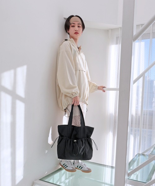 COLDE （コルデ）の「ギャザーポケットトートバッグ（トートバッグ・レディース・アイボリー/ブラック/グレー/ブルー・FREE）」の12枚目の写真