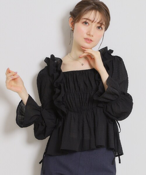 couture brooch(クチュールブローチ)の「シアーシャーリングブラウス(シャツ/ブラウス・レディース・オフホワイト/アイボリー系/ブラック・38/40)」の1枚目の写真