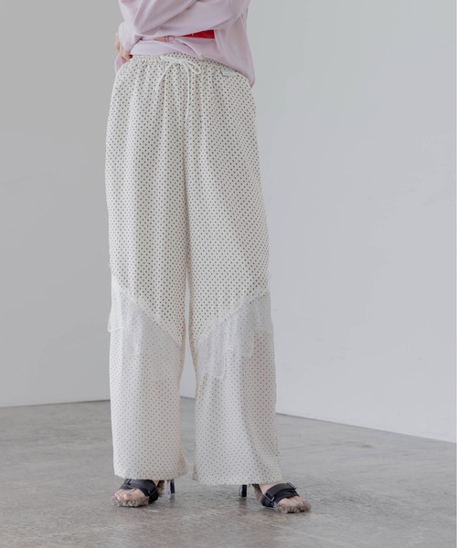 Eimee Law(エイミーロウ)の「レースラインリラックスパンツ(その他パンツ・レディース・ブラック×ホワイト/ベージュ×ブラック/ブラック・FREE)」の1枚目の写真