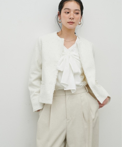LARUTA（ラルータ）の「【LARUTA】[Web限定]セレモニー対応可／ランダムラメツィードジャケット（ノーカラージャケット・レディース・アイボリー/ネイビー・MEDIUM）」の16枚目の写真