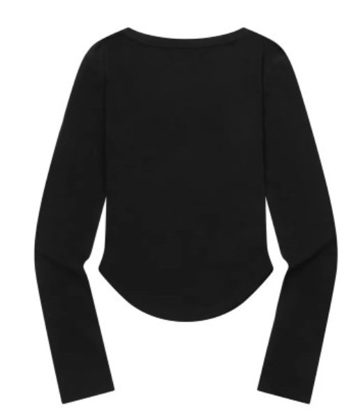 MUCENT(ムセント)の「◇MUCENT◇ブランド直輸入正規品/MARIEL SQUARE NECK CROP T マリエルスクエアネックグルミクロップ長袖Tシャツ(Tシャツ/カットソー・レディース・アイボリー/ブラック/グレー・FREE)」の4枚目の写真