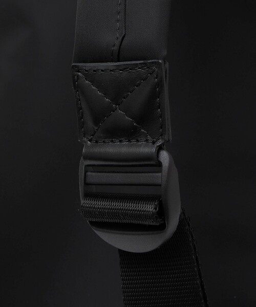 SHIPS（シップス）の「【SHIPS別注】BONFANTI: ナイロン バックパック（バックパック/リュック・メンズ・ブラック/オリーブ・ONE SIZE）」の9枚目の写真