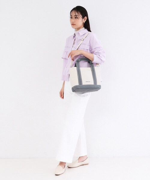 OPAQUE.CLIP（オペークドットクリップ）の「2WAYバイカラー帆布ミドルトート（トートバッグ・レディース・チャコールグレー/サックスブルー系/ベージュ・00）」の5枚目の写真