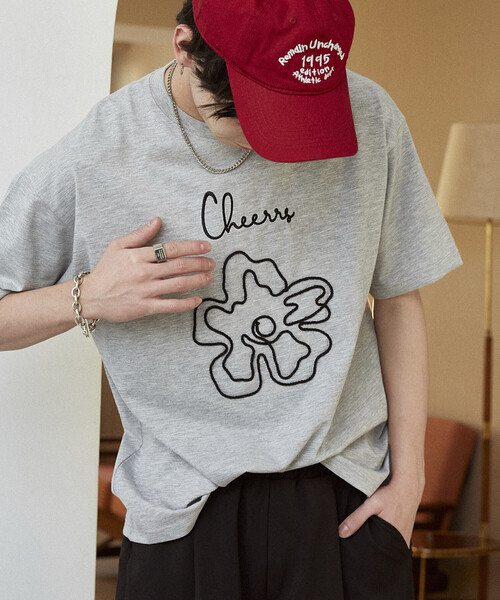 PUBLUX(パブリュクス)の「PUBLUX/パブリュクス <機能性素材>LOVE POP STUDIO コード フラワー Tシャツ 限定展開(Tシャツ/カットソー・メンズ・グレー/ホワイト/ネイビー・L/M/S)」の2枚目の写真