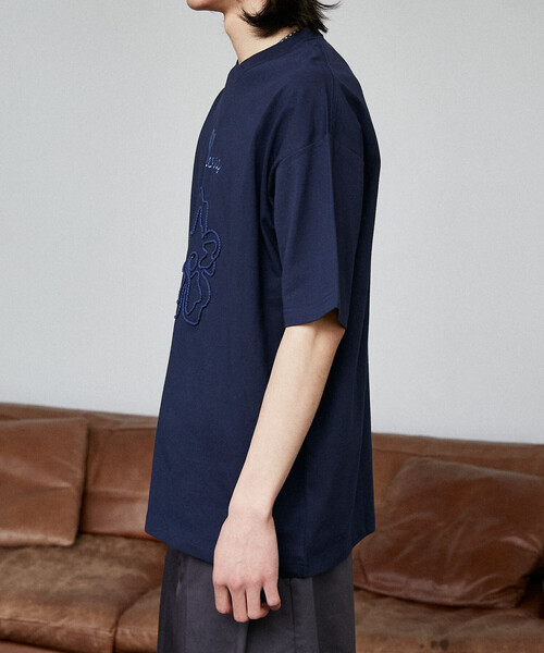 PUBLUX(パブリュクス)の「PUBLUX/パブリュクス <機能性素材>LOVE POP STUDIO コード フラワー Tシャツ 限定展開(Tシャツ/カットソー・メンズ・グレー/ホワイト/ネイビー・L/M/S)」の5枚目の写真