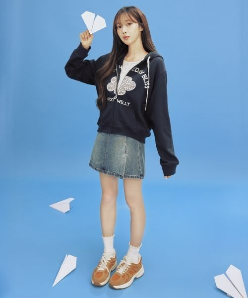 Wacky WiLLy（ワッキーウィリー）の「[GISELLEジゼル着用] WOMEN'S LILY APPLIQUE OVERFIT HOODED ZIP-UP（スウェット・レディース・ネイビー/オートミール・FREE）」の3枚目の写真
