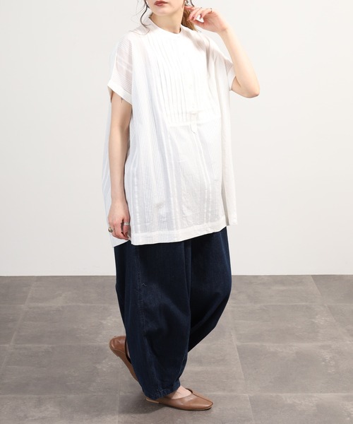 OMNES(オムネス)の「コットンドビータックフレンチスリーブブラウス(シャツ/ブラウス・レディース・ホワイト/ベージュ/ブラウン・FREE)」の10枚目の写真