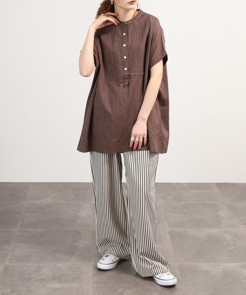 OMNES(オムネス)の「コットンドビータックフレンチスリーブブラウス(シャツ/ブラウス・レディース・ホワイト/ベージュ/ブラウン・FREE)」の17枚目の写真