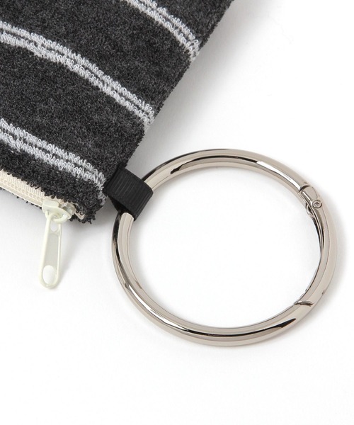 LEPSIM（レプシィム）の「カラビナタオルポーチ　647104（ポーチ・レディース・ホワイト×ブラック/アイボリー/ブラック・ONE SIZE）」の5枚目の写真