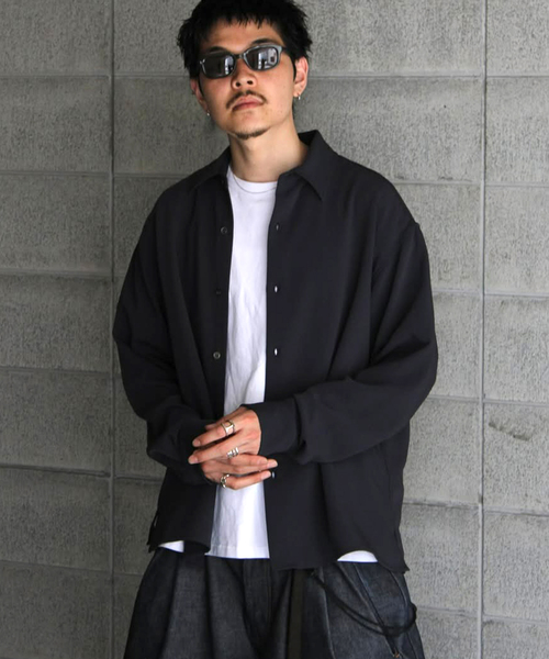 WISM(ウィズム)の「NAMELESSNESS / ネームレスネス triacetate Airy shirts(シャツ/ブラウス・メンズ・チャコールグレー/ブラック・3/2)」の2枚目の写真