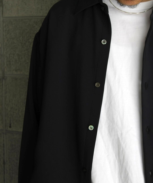 WISM(ウィズム)の「NAMELESSNESS / ネームレスネス triacetate Airy shirts(シャツ/ブラウス・メンズ・チャコールグレー/ブラック・3/2)」の5枚目の写真