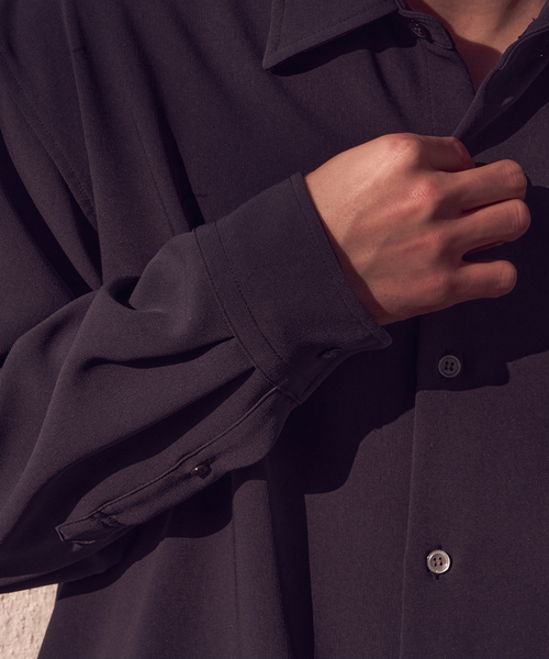 WISM(ウィズム)の「NAMELESSNESS / ネームレスネス triacetate Airy shirts(シャツ/ブラウス・メンズ・チャコールグレー/ブラック・3/2)」の15枚目の写真