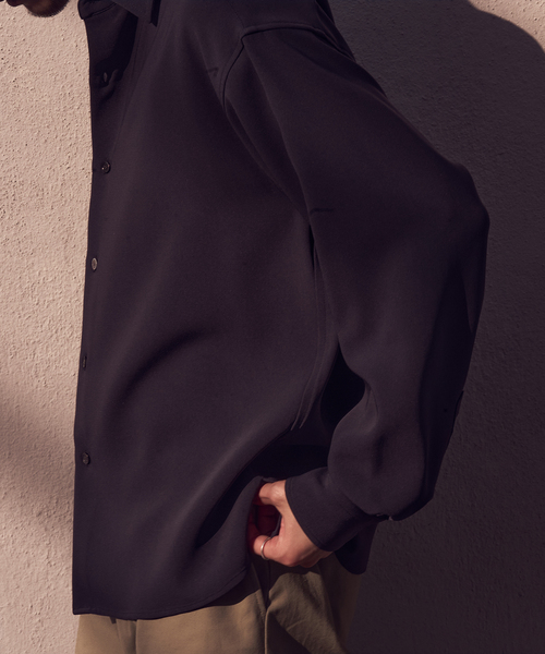 WISM(ウィズム)の「NAMELESSNESS / ネームレスネス triacetate Airy shirts(シャツ/ブラウス・メンズ・チャコールグレー/ブラック・3/2)」の17枚目の写真