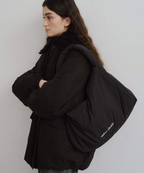 URAGO（ユラーゴ）の「Large padded bag（トートバッグ・レディース・ブラック・FREE）」の2枚目の写真
