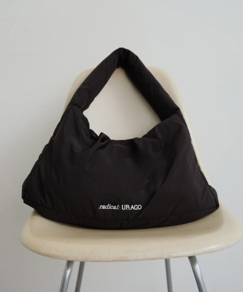URAGO（ユラーゴ）の「Large padded bag（トートバッグ・レディース・ブラック・FREE）」の5枚目の写真