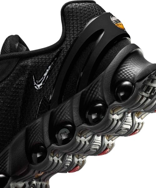 NIKE(ナイキ)の「ナイキ エア マックス Dn8 メンズシューズ / Nike Air Max Dn8 Men's Shoes IO7846-001 Black(スニーカー・メンズ・ブラック・26/26.5/27/27.5/28/24.5/25/25.5/28.5/29/30/24/29.5)」の8枚目の写真