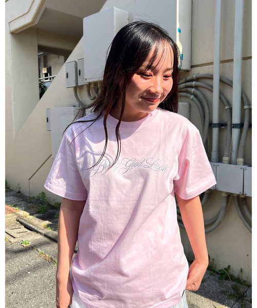 BGL(ビージーエル)の「SCRIPT LOGO TEE / ラインストーン / キラキラ / スタッズ / スクリプトロゴ / 筆記体 半袖Tシャツ(Tシャツ/カットソー・レディース・チャコールグレー/ブラック/パープル/ホワイト系2/ホワイト系1/ライトピンク・L/XS/M/S)」の13枚目の写真