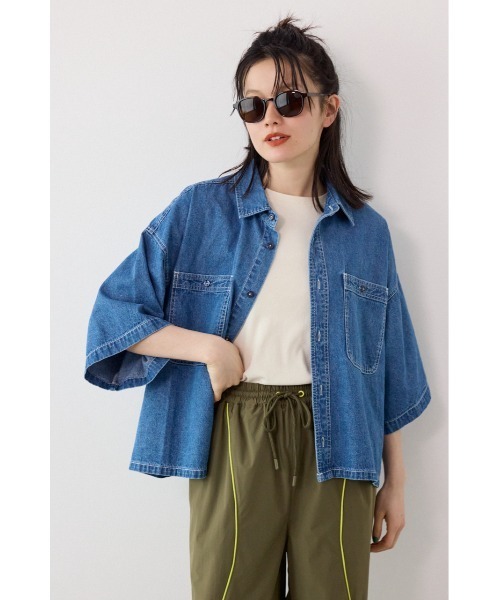 RODEO CROWNS WIDE BOWL（ロデオクラウンズワイドボウル）の「デニムワイドシャツ（シャツ/ブラウス・レディース・ブルー/ブラック/ライトブルー・FREE）」の3枚目の写真