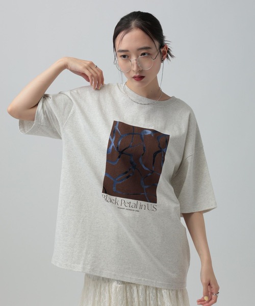 LEPSIM(レプシィム)の「箔プリントBIGT 670949(Tシャツ/カットソー・レディース・チャコールグレー/ナチュラル/オフホワイト/ライトグレー・FREE)」の3枚目の写真