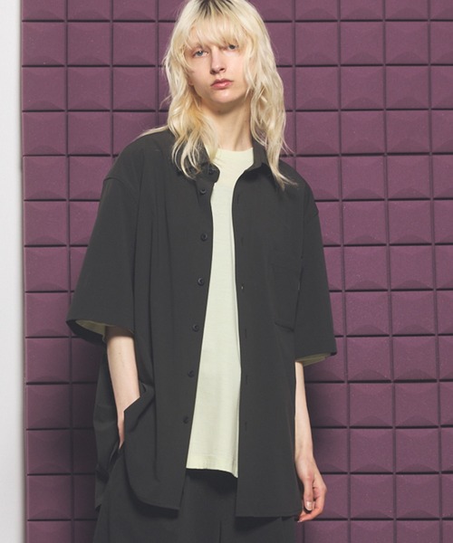 MAISON SPECIAL(メゾンスペシャル)の「《UNISEX》【PERTEX】Regular Collar Prime-Over Short Sleeve Shirt/【パーテックス】レギュラーカラープライムオーバーショートスリーブシャツ【MAISON SPECIAL/メゾンスペシャル】■セットアップ対応■(シャツ/ブラウス・メンズ・グレー/チャコールグレー/ブラック・0/1/2)」の3枚目の写真