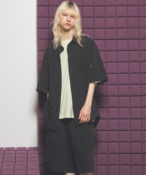 MAISON SPECIAL(メゾンスペシャル)の「《UNISEX》【PERTEX】Regular Collar Prime-Over Short Sleeve Shirt/【パーテックス】レギュラーカラープライムオーバーショートスリーブシャツ【MAISON SPECIAL/メゾンスペシャル】■セットアップ対応■(シャツ/ブラウス・メンズ・グレー/チャコールグレー/ブラック・0/1/2)」の18枚目の写真