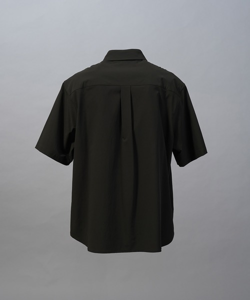 MAISON SPECIAL(メゾンスペシャル)の「《UNISEX》【PERTEX】Regular Collar Prime-Over Short Sleeve Shirt/【パーテックス】レギュラーカラープライムオーバーショートスリーブシャツ【MAISON SPECIAL/メゾンスペシャル】■セットアップ対応■(シャツ/ブラウス・メンズ・グレー/チャコールグレー/ブラック・0/1/2)」の4枚目の写真