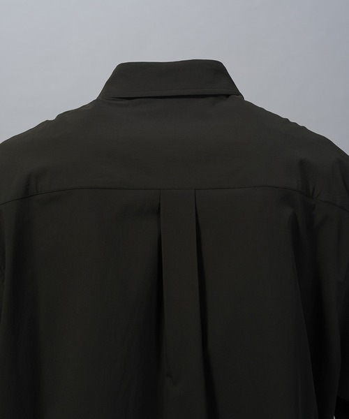 MAISON SPECIAL(メゾンスペシャル)の「《UNISEX》【PERTEX】Regular Collar Prime-Over Short Sleeve Shirt/【パーテックス】レギュラーカラープライムオーバーショートスリーブシャツ【MAISON SPECIAL/メゾンスペシャル】■セットアップ対応■(シャツ/ブラウス・メンズ・グレー/チャコールグレー/ブラック・0/1/2)」の8枚目の写真