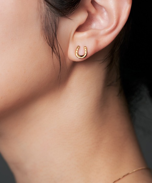 Jewel closet by L&Co.(ジュエルクローゼットバイエルアンドコー)の「K18 馬蹄/ホースシュー ピアス(ピアス(両耳用)・レディース・イエローゴールド・FREE)」の2枚目の写真