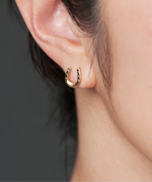 Jewel closet by L&Co.(ジュエルクローゼットバイエルアンドコー)の「K18 馬蹄/ホースシュー ピアス(ピアス(両耳用)・レディース・イエローゴールド・FREE)」の3枚目の写真