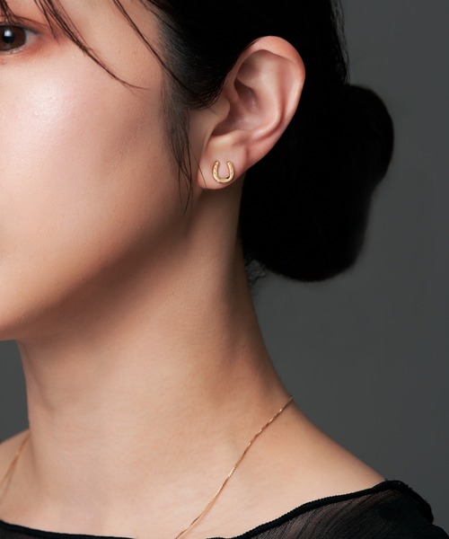 Jewel closet by L&Co.(ジュエルクローゼットバイエルアンドコー)の「K18 馬蹄/ホースシュー ピアス(ピアス(両耳用)・レディース・イエローゴールド・FREE)」の5枚目の写真