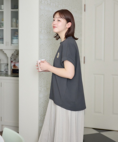 meeny miny(ミーニーマイニー)の「【メゾンテリア】ふわふわメレンゲワンちゃんTシャツ(Tシャツ/カットソー・レディース・グレイッシュベージュ/チャコールグレー/ホワイト・S-M/M-L)」の21枚目の写真
