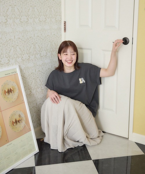 meeny miny(ミーニーマイニー)の「【メゾンテリア】ふわふわメレンゲワンちゃんTシャツ(Tシャツ/カットソー・レディース・グレイッシュベージュ/チャコールグレー/ホワイト・S-M/M-L)」の4枚目の写真