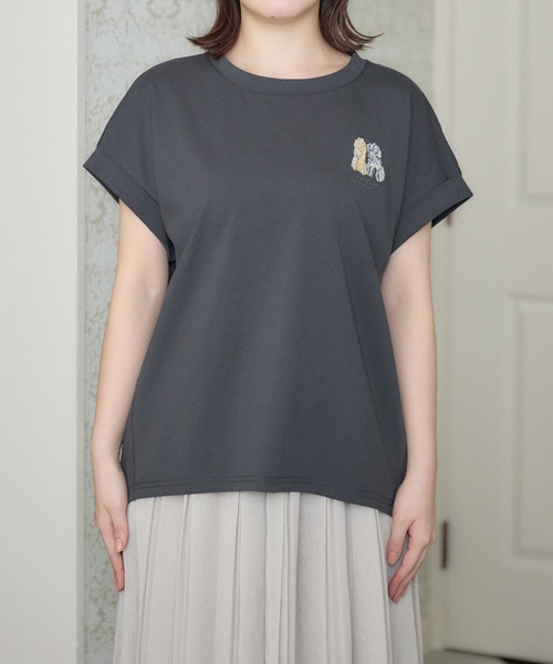 meeny miny(ミーニーマイニー)の「【メゾンテリア】ふわふわメレンゲワンちゃんTシャツ(Tシャツ/カットソー・レディース・グレイッシュベージュ/チャコールグレー/ホワイト・S-M/M-L)」の5枚目の写真