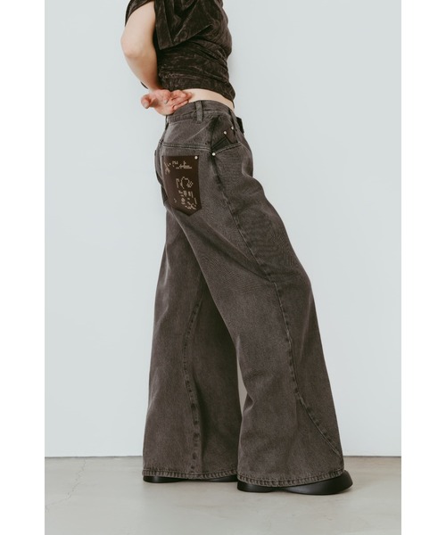 Knuth Marf(クヌースマーフ)の「wide bell-bottom denim pants(デニムパンツ・レディース・ブラウン/ブラック/グレー・X-SMALL/SMALL/MEDIUM)」の7枚目の写真