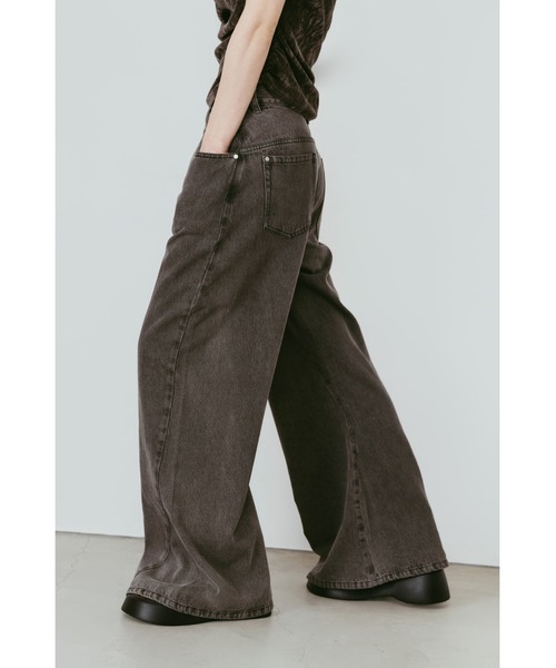 Knuth Marf(クヌースマーフ)の「wide bell-bottom denim pants(デニムパンツ・レディース・ブラウン/ブラック/グレー・X-SMALL/SMALL/MEDIUM)」の13枚目の写真