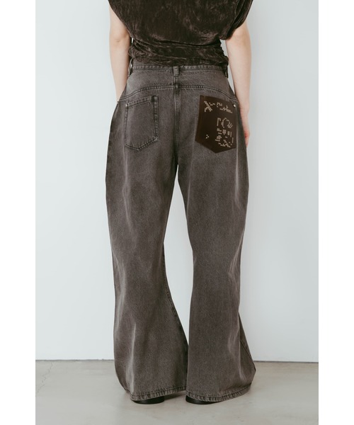 Knuth Marf(クヌースマーフ)の「wide bell-bottom denim pants(デニムパンツ・レディース・ブラウン/ブラック/グレー・X-SMALL/SMALL/MEDIUM)」の18枚目の写真