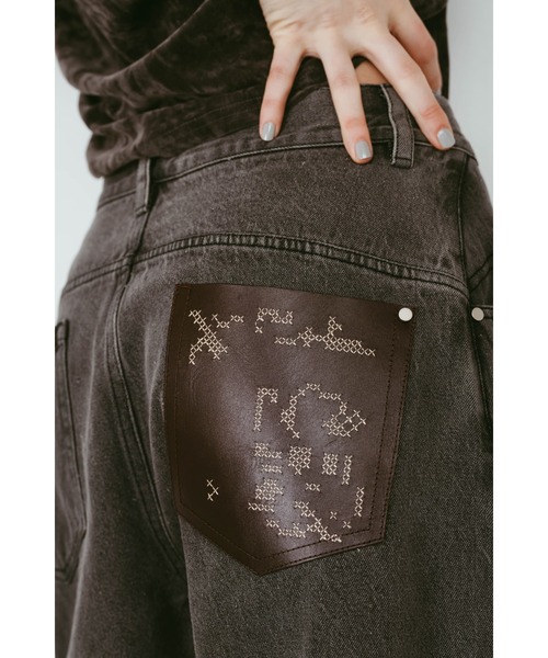 Knuth Marf(クヌースマーフ)の「wide bell-bottom denim pants(デニムパンツ・レディース・ブラウン/ブラック/グレー・X-SMALL/SMALL/MEDIUM)」の19枚目の写真