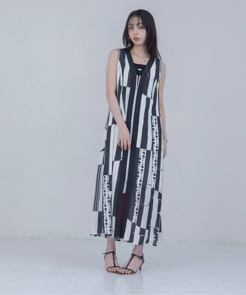 Eimee Law(エイミーロウ)の「ジオメストライププリント フロントZIPワンピース(ワンピース・レディース・アイボリー/ブルー/ブラウン・FREE)」の4枚目の写真