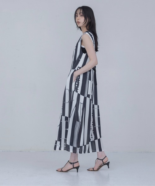 Eimee Law(エイミーロウ)の「ジオメストライププリント フロントZIPワンピース(ワンピース・レディース・アイボリー/ブルー/ブラウン・FREE)」の5枚目の写真