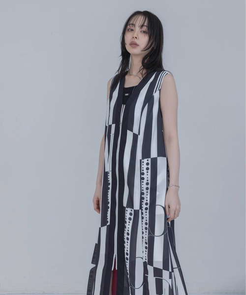 Eimee Law(エイミーロウ)の「ジオメストライププリント フロントZIPワンピース(ワンピース・レディース・アイボリー/ブルー/ブラウン・FREE)」の7枚目の写真