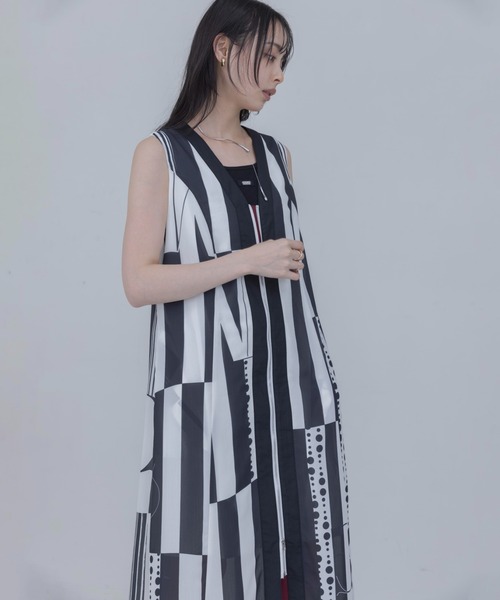 Eimee Law(エイミーロウ)の「ジオメストライププリント フロントZIPワンピース(ワンピース・レディース・アイボリー/ブルー/ブラウン・FREE)」の8枚目の写真