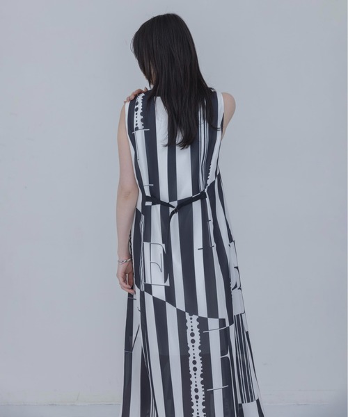 Eimee Law(エイミーロウ)の「ジオメストライププリント フロントZIPワンピース(ワンピース・レディース・アイボリー/ブルー/ブラウン・FREE)」の9枚目の写真