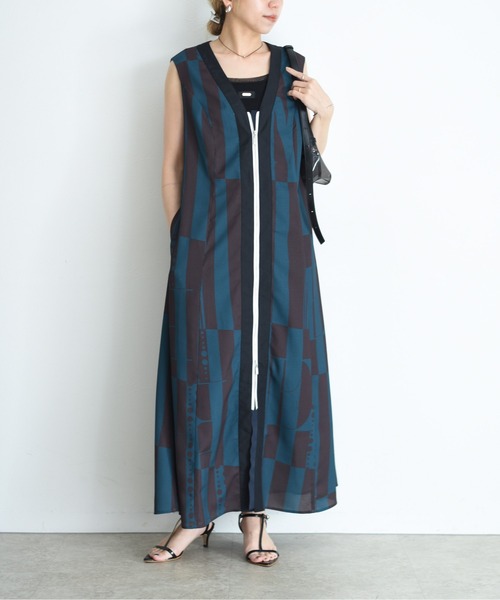 Eimee Law(エイミーロウ)の「ジオメストライププリント フロントZIPワンピース(ワンピース・レディース・アイボリー/ブルー/ブラウン・FREE)」の11枚目の写真