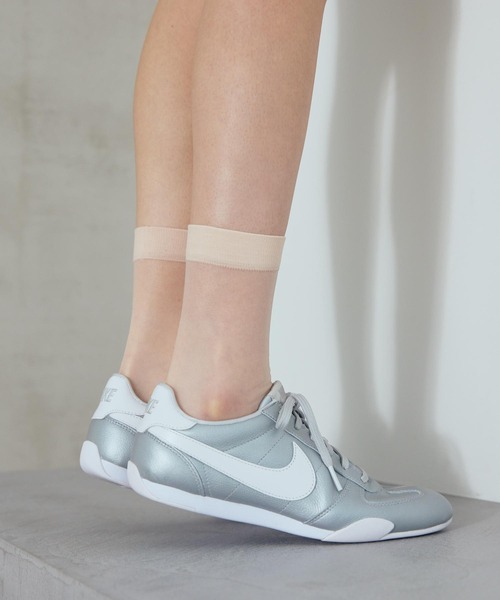 NIKE(ナイキ)の「ナイキ スプリント シスター ウィメンズシューズ / Nike Sprint Sister Women's Shoes II6984-001 Metallic Silver(スニーカー・レディース・シルバー・23/22.5/26/25/25.5/24.5/24/23.5/22)」の2枚目の写真