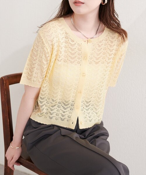 natural couture(ナチュラルクチュール)の「透かし編みニットカーディガン(カーディガン/ボレロ・レディース・レッド/ブラック/イエロー/オフホワイト/サックスブルー・FREE)」の11枚目の写真